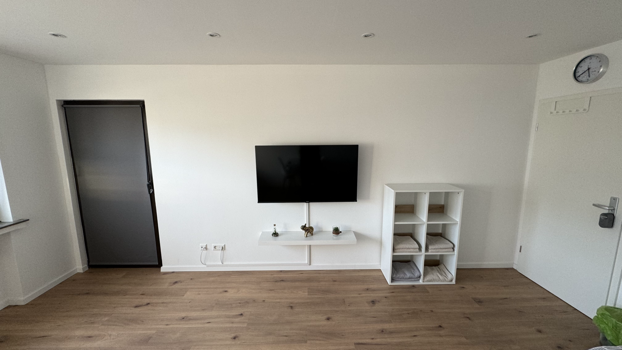 Zimmer Hamburg - Smart-TV & Arbeitsplatz